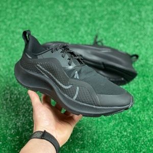 Nike Air Zoom Pegasus 37 Shield Low Top Mens Shoes Black CQ7935-001 NEW Size 10